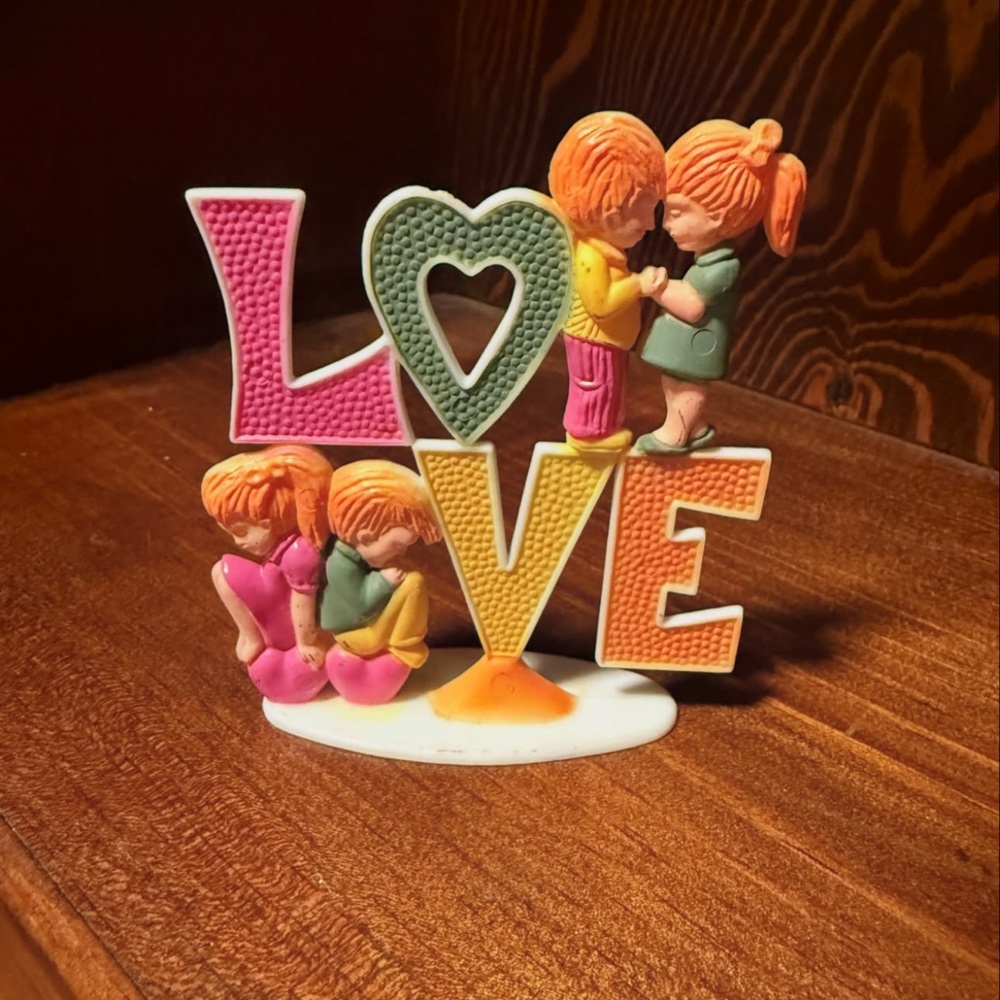 Vintage Wilton plastic cake topper